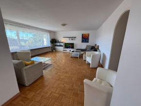 Für Handwerker und Gruppen- große Ferienwohnung mit Balkon und Terrasse